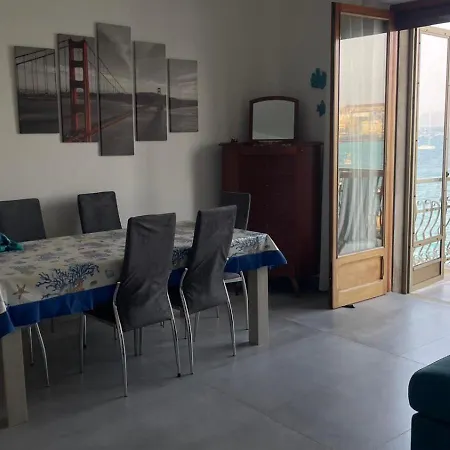 Aurora House דירה *